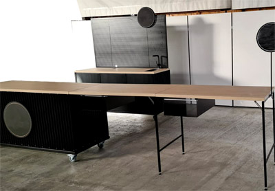 Eventbar Outdoortheke aus Aluminium mit Ansatztischen zerlegbar Werbeschilder R�ckwand Lochblechtafel