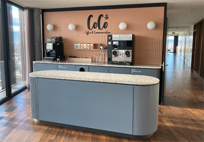 Kaffeetheke Barista indirekte Beleuchtung, Regale, Auszüge, Spüle, Arbeitsflächen